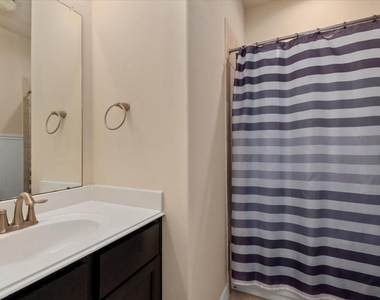 2217 Pine Creek Court - Photo Thumbnail 18