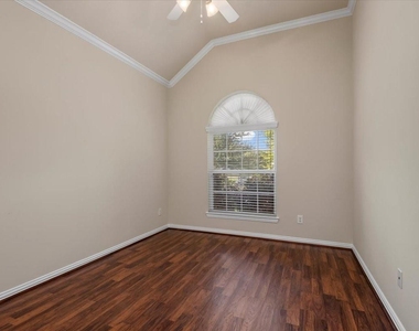 2217 Pine Creek Court - Photo Thumbnail 15