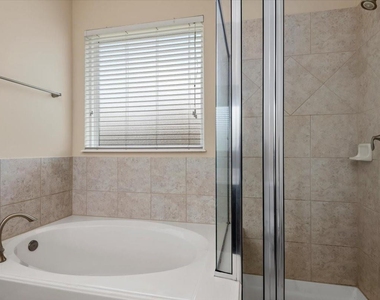 2217 Pine Creek Court - Photo Thumbnail 14