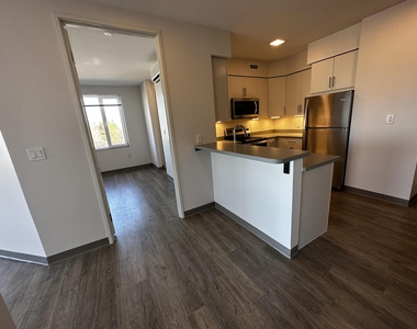 409 Elm - Photo Thumbnail 6