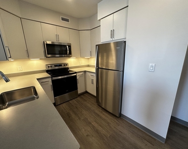409 Elm - Photo Thumbnail 3