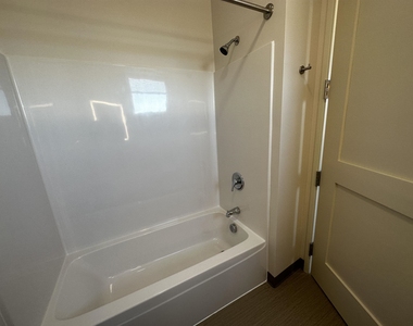 409 Elm - Photo Thumbnail 18