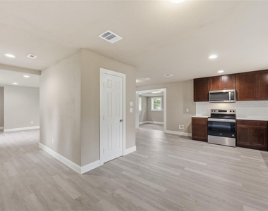 3930 Hartel Street - Photo Thumbnail 12