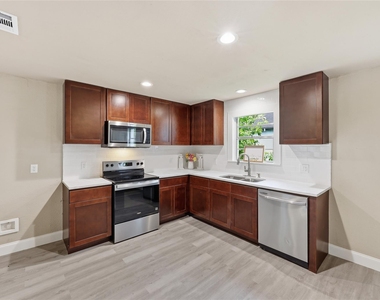 3930 Hartel Street - Photo Thumbnail 9