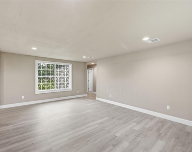 3930 Hartel Street - Photo Thumbnail 5