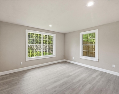 3930 Hartel Street - Photo Thumbnail 20