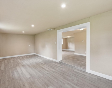 3930 Hartel Street - Photo Thumbnail 14