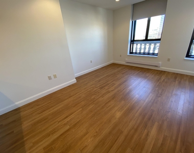 875 Elm - Photo Thumbnail 7