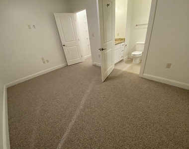 875 Elm - Photo Thumbnail 20