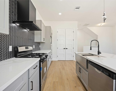 3022 Drew Street - Photo Thumbnail 13