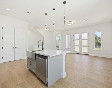 3022 Drew Street - Photo Thumbnail 14