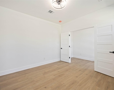 3022 Drew Street - Photo Thumbnail 4