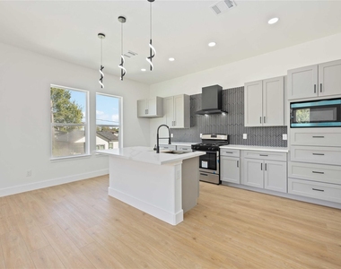 3022 Drew Street - Photo Thumbnail 12