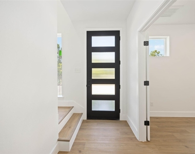3022 Drew Street - Photo Thumbnail 2