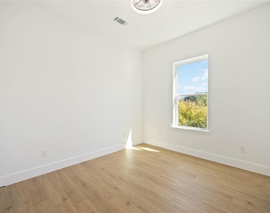 3022 Drew Street - Photo Thumbnail 17