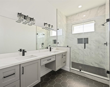 3022 Drew Street - Photo Thumbnail 24