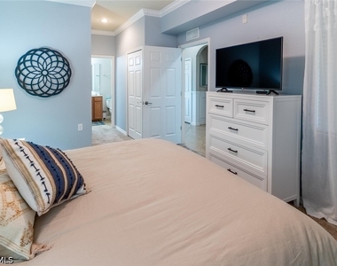 9731 Acqua Court - Photo Thumbnail 14