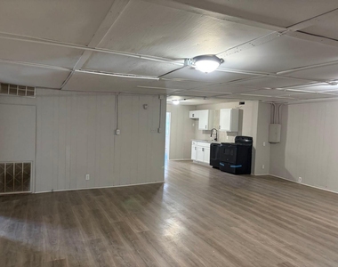 6139 Belcrest Street - Photo Thumbnail 3