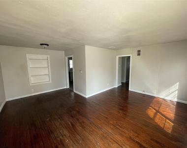 6139 Belcrest Street - Photo Thumbnail 5