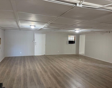 6139 Belcrest Street - Photo Thumbnail 4
