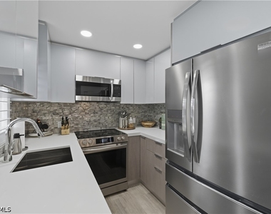 609 12th Avenue S - Photo Thumbnail 5