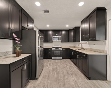 11118 Stroud Drive - Photo Thumbnail 7