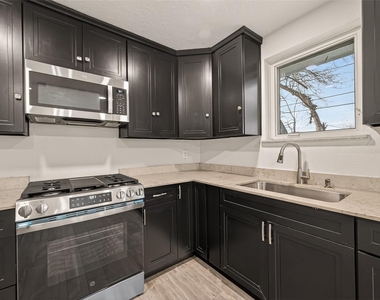 11118 Stroud Drive - Photo Thumbnail 10