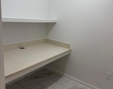 7575 Kirby Drive - Photo Thumbnail 24