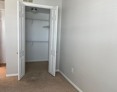 7575 Kirby Drive - Photo Thumbnail 23