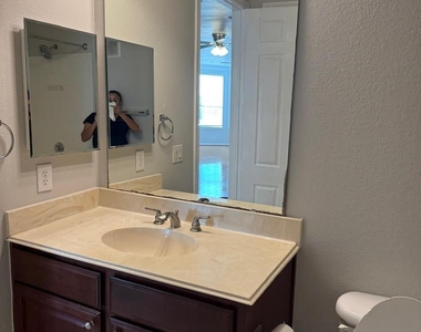 7575 Kirby Drive - Photo Thumbnail 22