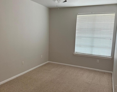 7575 Kirby Drive - Photo Thumbnail 8