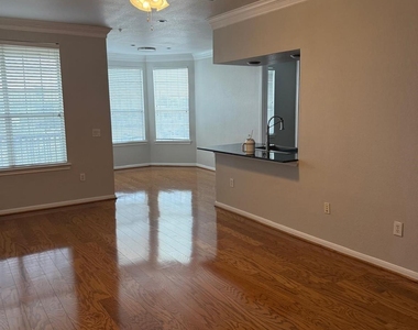 7575 Kirby Drive - Photo Thumbnail 11