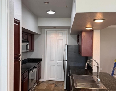7575 Kirby Drive - Photo Thumbnail 13