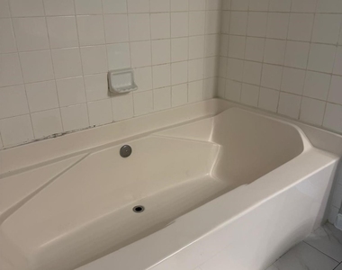 7575 Kirby Drive - Photo Thumbnail 16