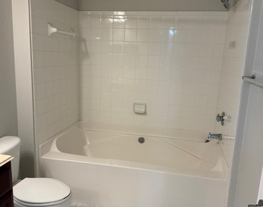 7575 Kirby Drive - Photo Thumbnail 27