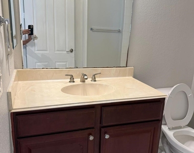 7575 Kirby Drive - Photo Thumbnail 21