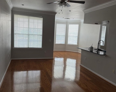 7575 Kirby Drive - Photo Thumbnail 9