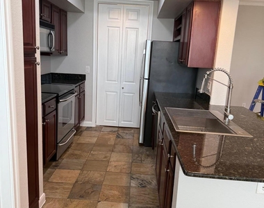 7575 Kirby Drive - Photo Thumbnail 12