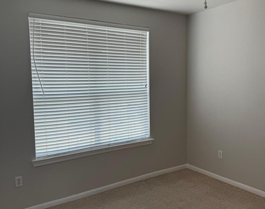 7575 Kirby Drive - Photo Thumbnail 7