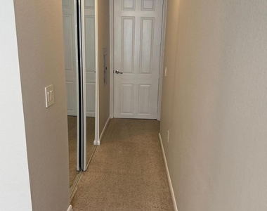 7575 Kirby Drive - Photo Thumbnail 4