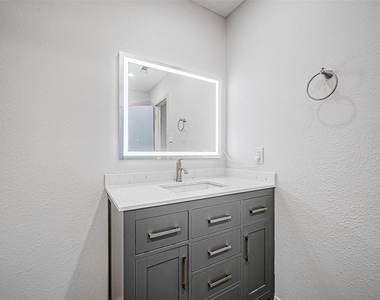 15711 Kings Cypress Lane - Photo Thumbnail 32
