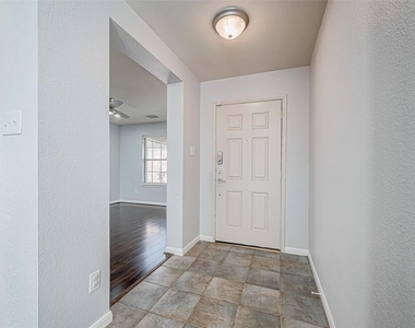 15711 Kings Cypress Lane - Photo Thumbnail 6
