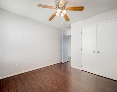 15711 Kings Cypress Lane - Photo Thumbnail 24
