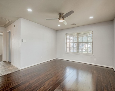 15711 Kings Cypress Lane - Photo Thumbnail 8