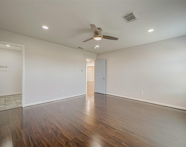 15711 Kings Cypress Lane - Photo Thumbnail 28