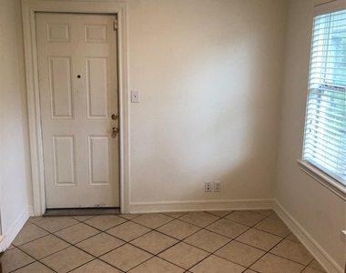 1113 E Miller Street - Photo Thumbnail 2