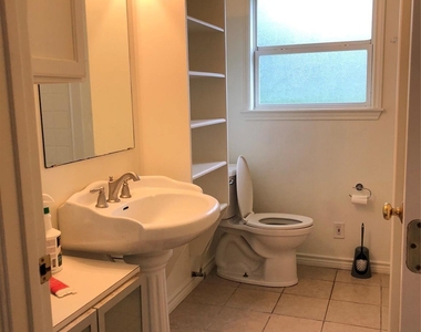 1113 E Miller Street - Photo Thumbnail 5