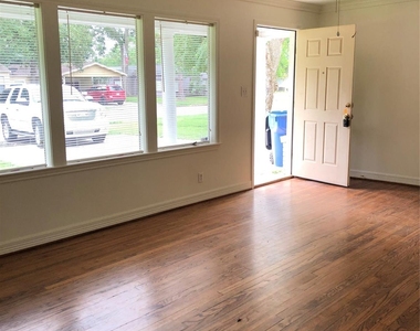 1113 E Miller Street - Photo Thumbnail 3