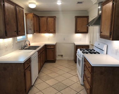 1113 E Miller Street - Photo Thumbnail 1