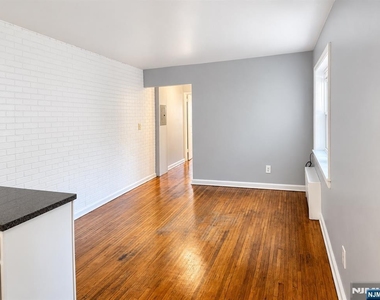 306 Grafton - Photo Thumbnail 3